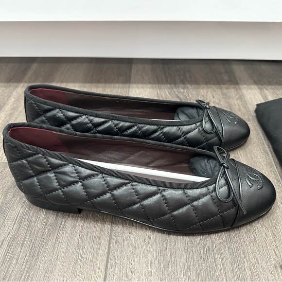 2024 CHANEL BLACK QUILTED LEATHER BALLET FLATS BALLERINA SHOES 37 NEW - Picture 3 of 12